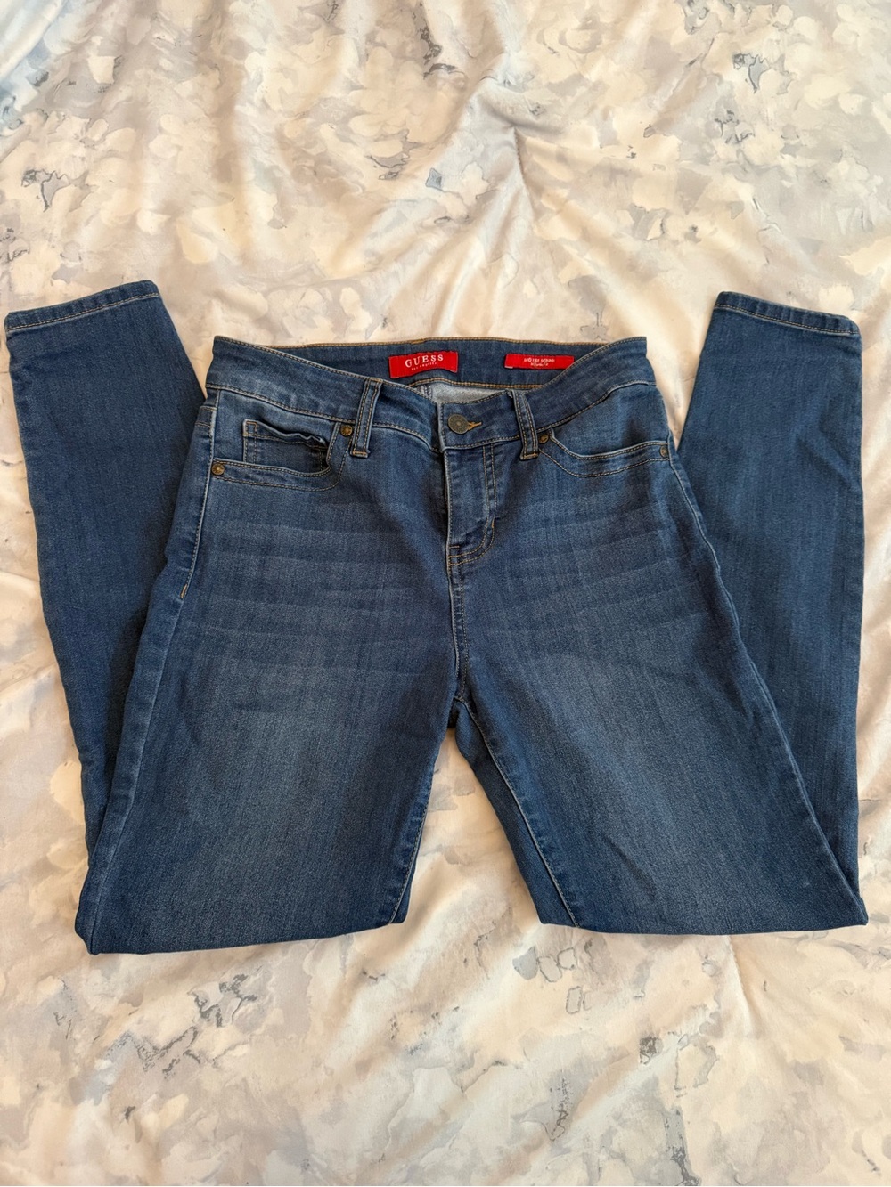 GUESS Mid Rise Skinny Jeans Melanie Fit - Classic Stretch Denim